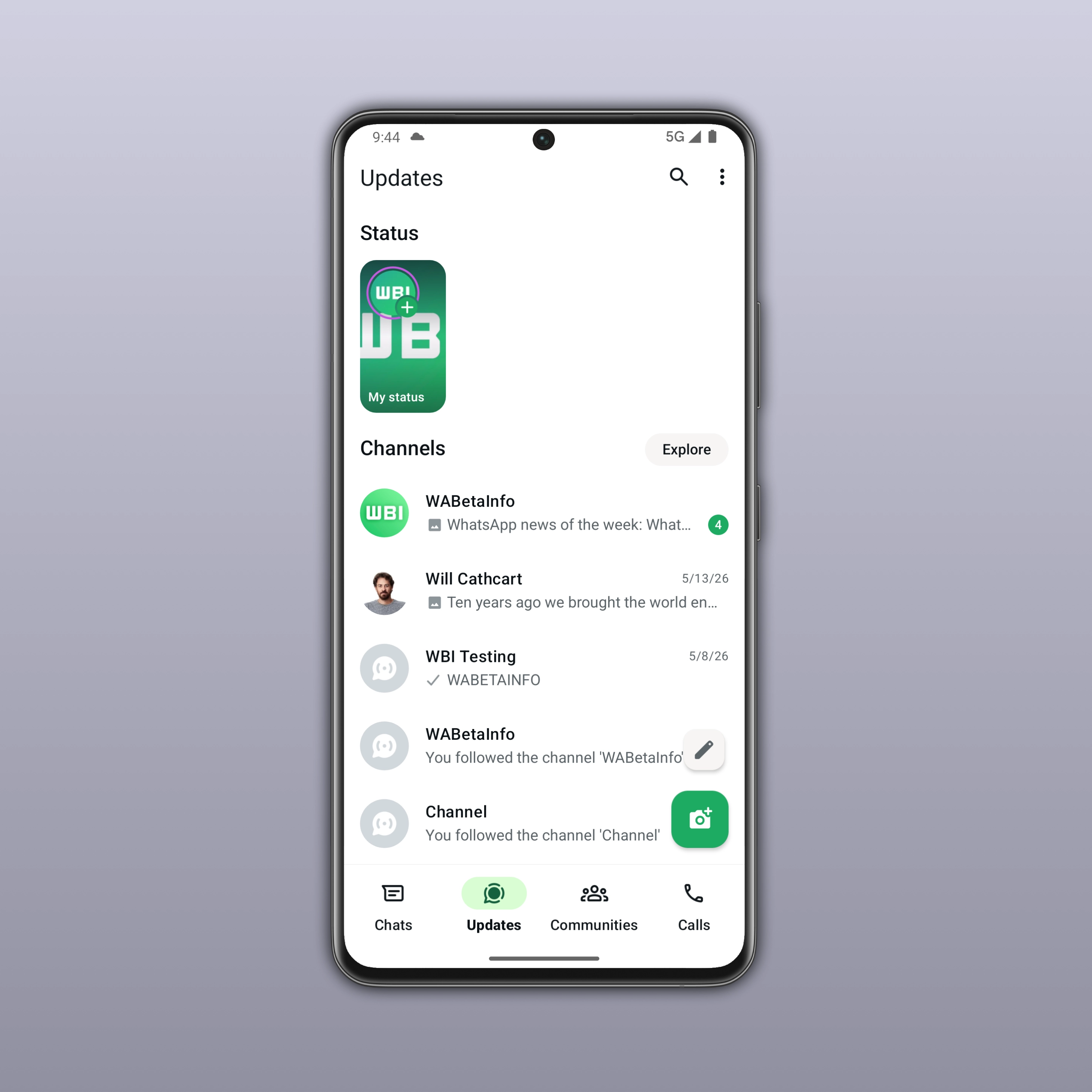 The image shows how users can recognize status updates shared with custom audiences on WhatsApp beta for Android