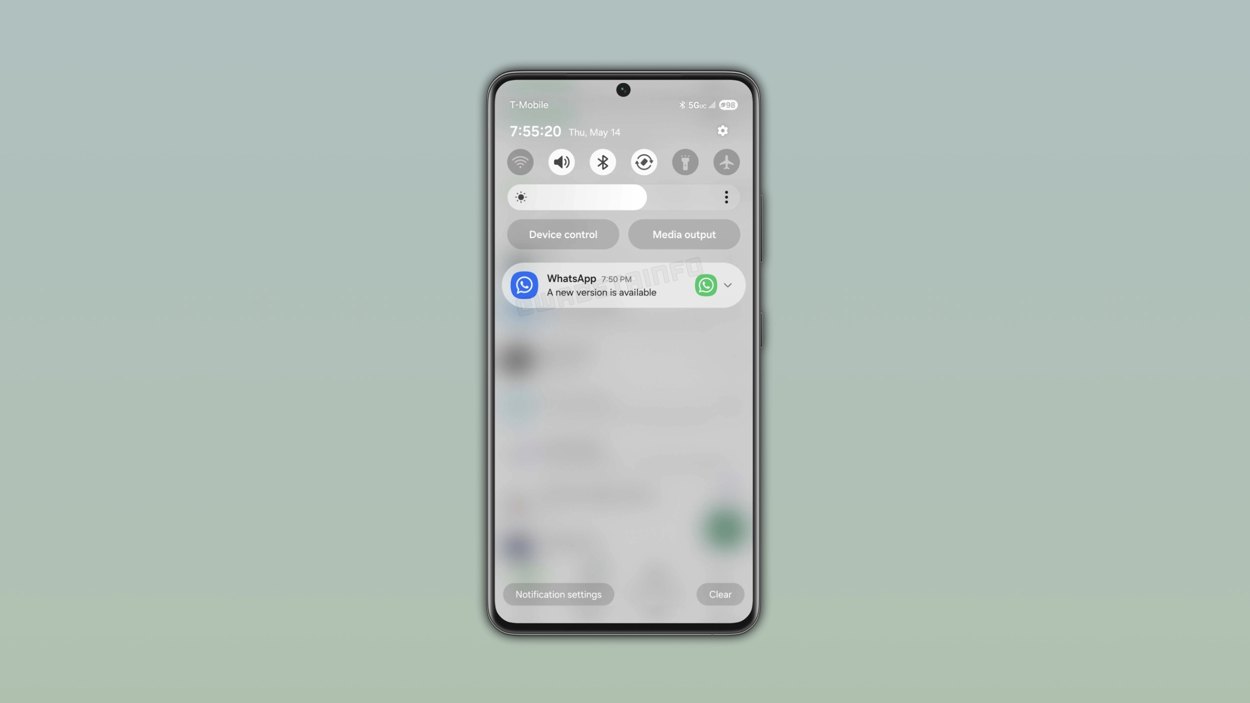 The image shows a new WhatsApp update available via Meta App Installer