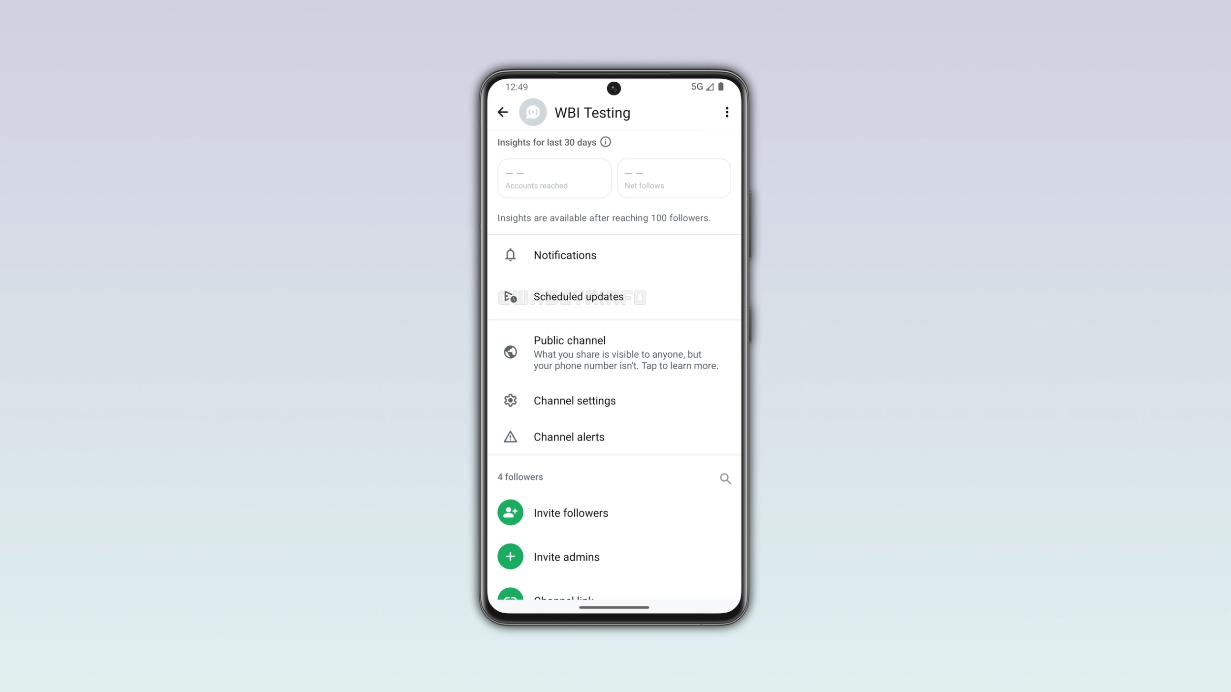The image shows the scheduled channel updates feature on WhatsApp for Android